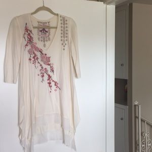 Johnny was off white top, very pretty.